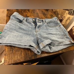 Women’s Old Navy denim blue jean shorts